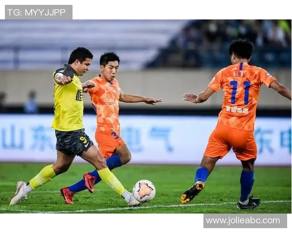 中超焦点战:山东泰山对阵广州队赛况速递 中超焦点战:山东泰山对阵广州队赛况速递