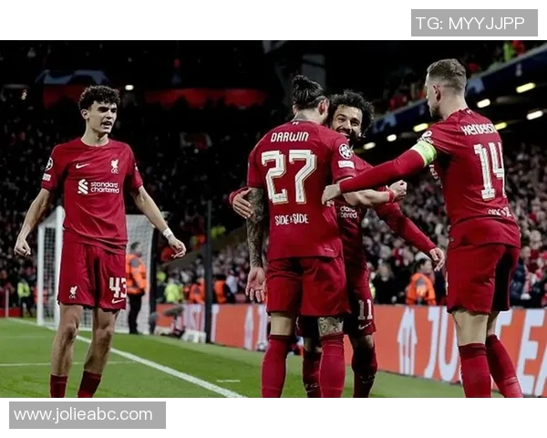 利物浦赛场爆发小插曲,裁判如何处理? 利物浦赛场爆发小插曲,裁判如何处理?