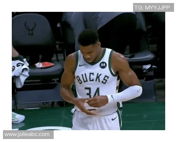 昔日恩怨再现!字母哥与老队友狭路相逢 昔日恩怨再现!字母哥与老队友狭路相逢