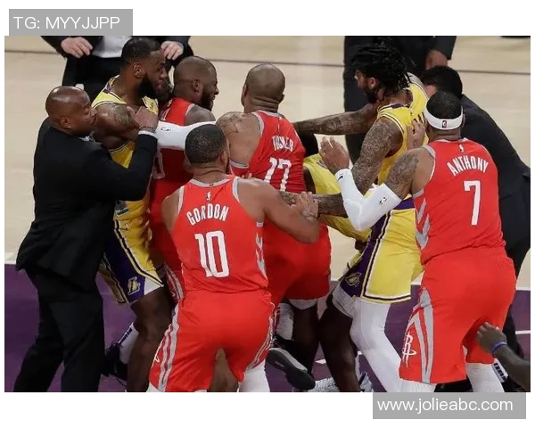 官方公告:湖人被罚+停赛! 官方公告:湖人被罚+停赛!