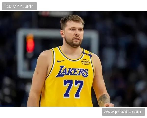 湖人这一举动引发球迷强烈反应 争议不断成焦点